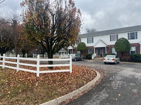 243 W Smith St in Gallatin, TN - Building Photo