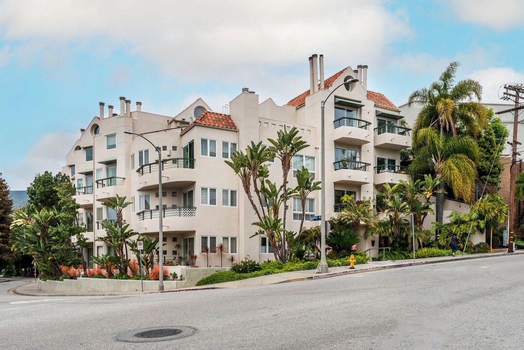 15425 Antioch St in Pacific Palisades, CA - Building Photo