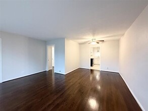 1220 Chevy Chase Dr in Angleton, TX - Building Photo - Building Photo
