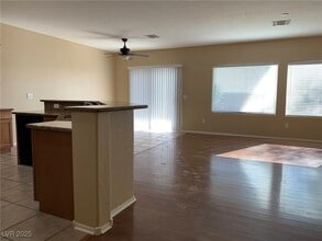 7404 Petrel St in North Las Vegas, NV - Building Photo - Building Photo