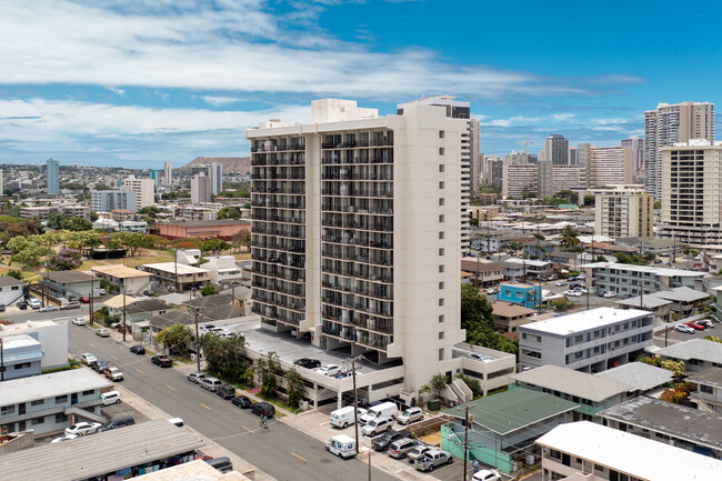 McCully Villa in Honolulu, HI - Building Photo - Building Photo