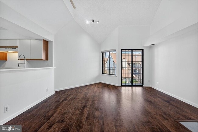 6017 Curtier Dr in Franconia, VA - Building Photo - Building Photo