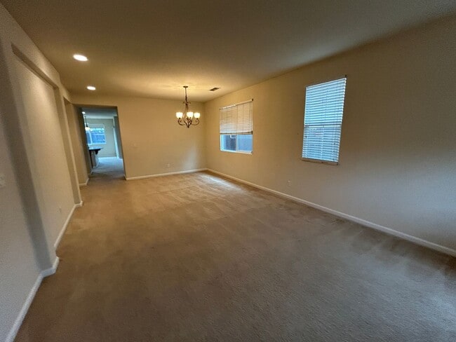 5310 White Lotus Way in Elk Grove, CA - Building Photo - Building Photo