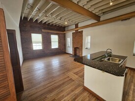 2800 Mayfield Rd in Cleveland Heights, OH - Building Photo