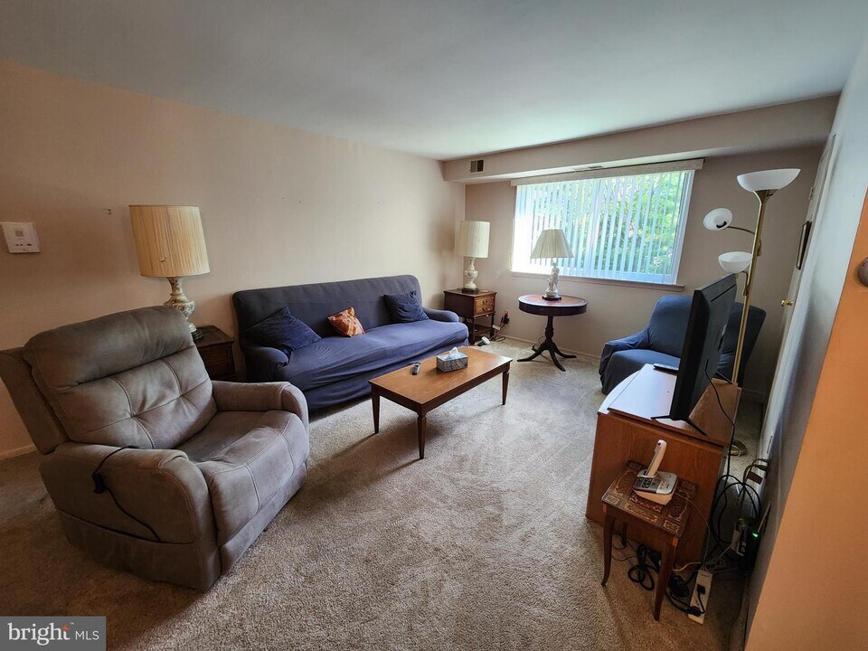 9921 Bustleton Ave Photo
