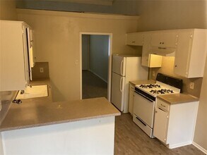 6904 Circle S Rd in Austin, TX - Building Photo - Building Photo