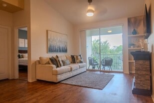 8911 Legacy Ct in Kissimmee, FL - Building Photo