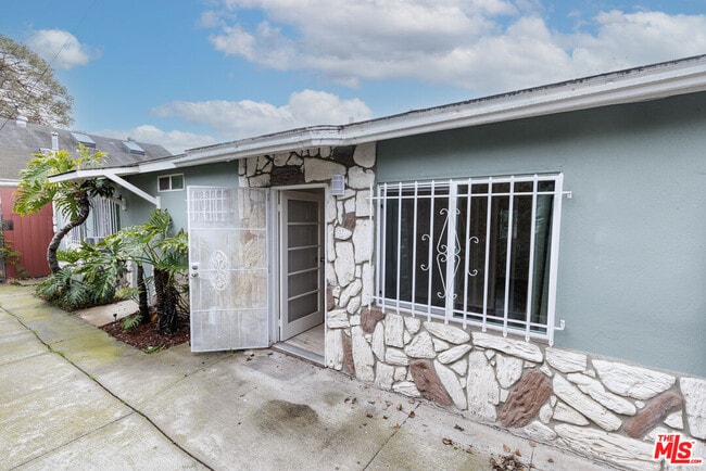 547 Brooks Ave in Los Angeles, CA - Building Photo - Building Photo