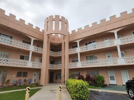 2457 Ecuadorian Way in Clearwater, FL - Building Photo