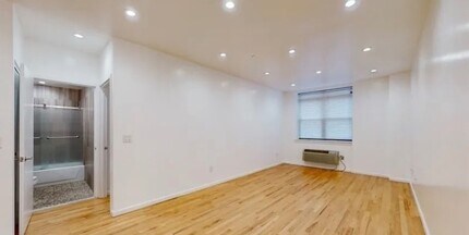 13102b 40th Rd in Queens, NY - Building Photo - Building Photo