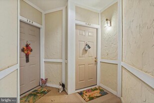 2100 Highcourt Ln in Herndon, VA - Building Photo