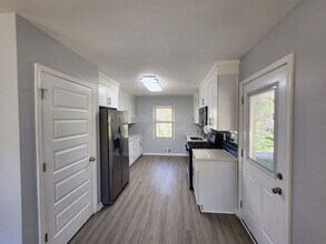 1750 Boulderview Dr SE in Atlanta, GA - Foto de edificio - Building Photo