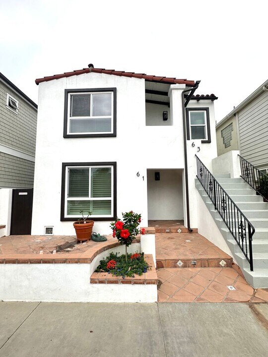 61 Savona Walk in Long Beach, CA - Building Photo