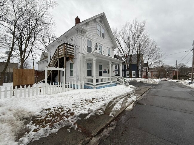 10 Spruce Ave in Claremont, NH - Building Photo - Building Photo