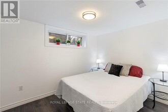 7 Purdy Crescent in Hamilton, ON - Building Photo - Building Photo