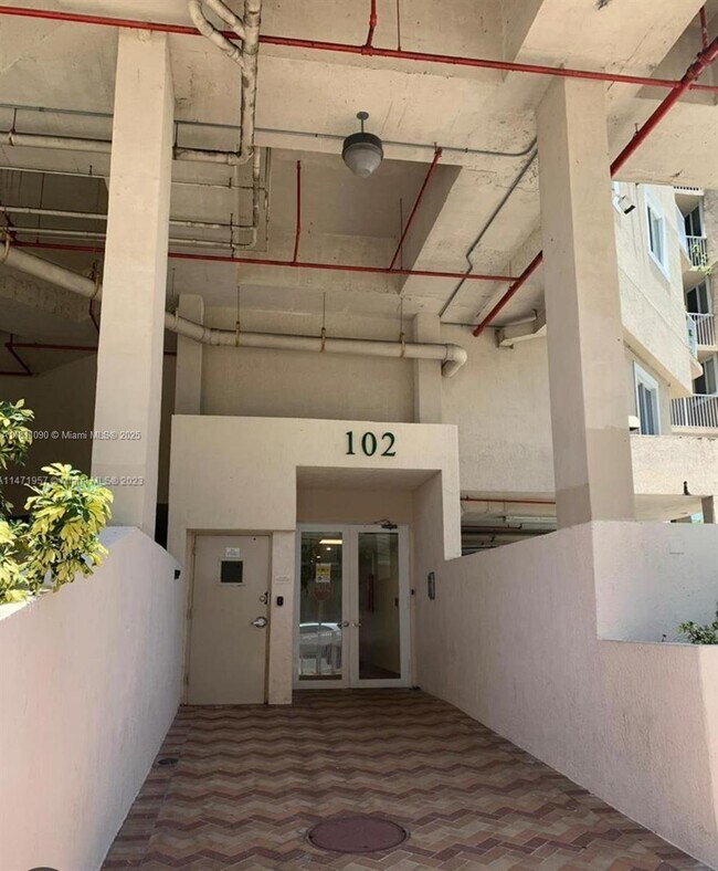 102 SW 6th Ave in Miami, FL - Building Photo - Building Photo