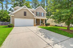 310 St Lucas Ct in Fairburn, GA - Building Photo