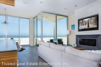 1013 Mandalay Beach Rd in Oxnard, CA - Building Photo - Building Photo