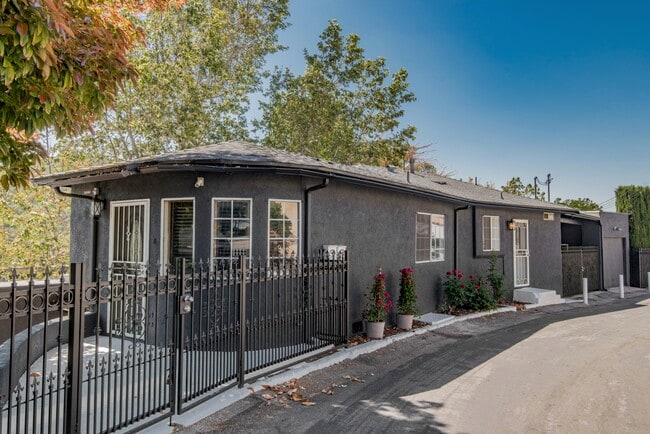 property at 214 S Avenue 50