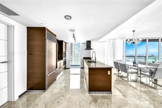 495 Brickell Ave, Unit 5302 in Miami, FL - Foto de edificio - Building Photo