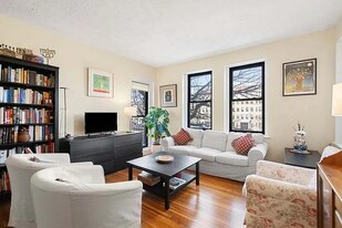 1400 Commonwealth Ave, Unit 6 in Boston, MA - Building Photo