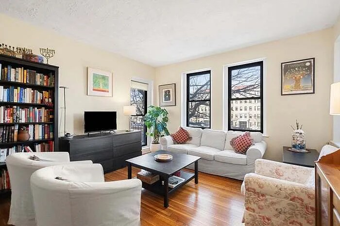 1400 Commonwealth Ave, Unit 6 in Boston, MA - Building Photo