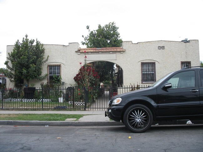 1211 E 71st St in Los Angeles, CA - Foto de edificio - Building Photo