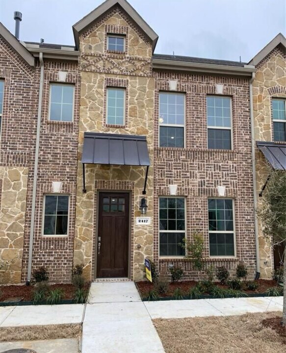 2417 Siskiyou St in Lewisville, TX - Building Photo