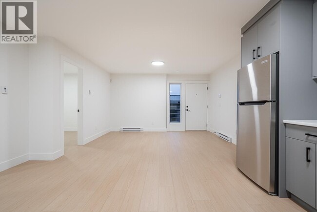 5181 Booth Ave in Burnaby, BC - Building Photo - Building Photo