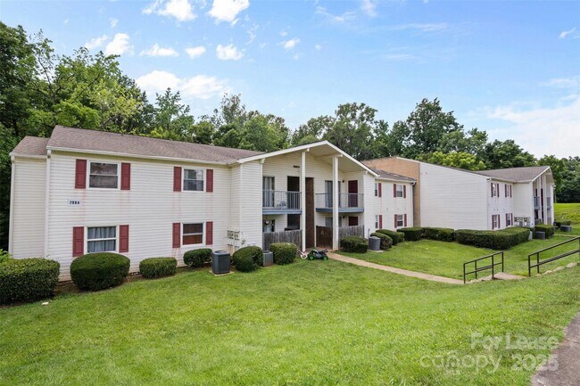 7984 Shady Oak Trail in Charlotte, NC - Foto de edificio - Building Photo