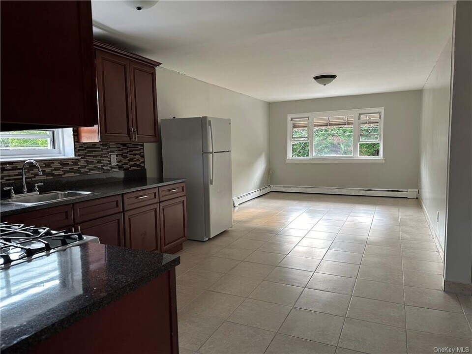 620 Rosedale Ave-Unit -1 in Bronx, NY - Building Photo