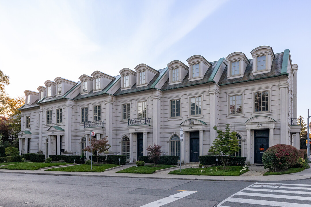 Lytton Park Townhomes in Toronto, ON - Building Photo