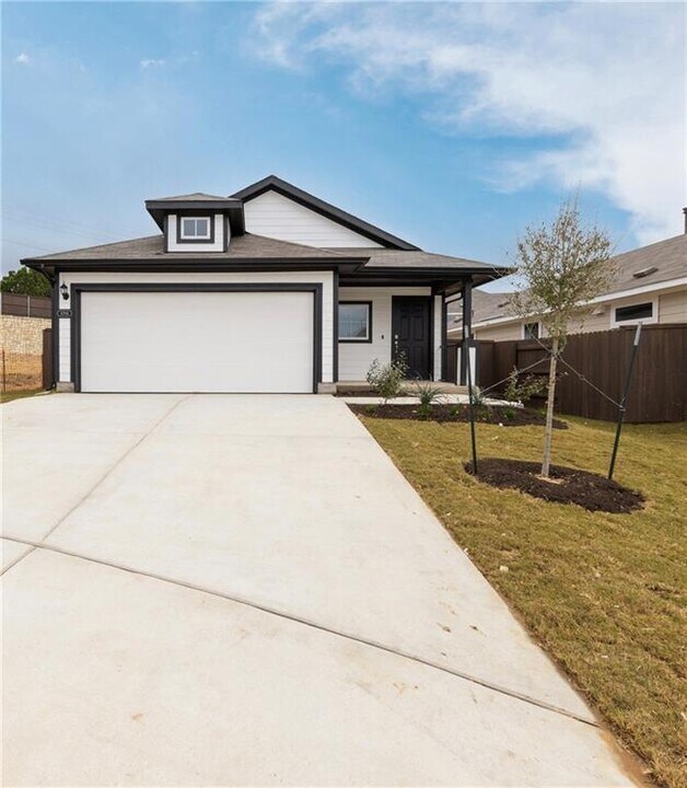 5705 Respinto Dr in Austin, TX - Building Photo