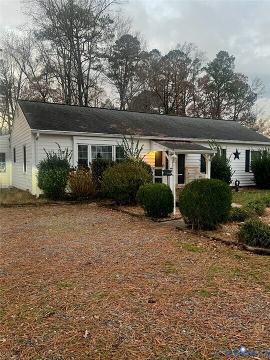 3200 Tammaway Dr in Midlothian, VA - Building Photo