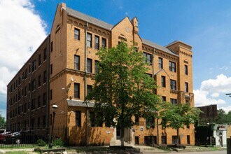 Eastpointe in Detroit, MI - Building Photo - Building Photo