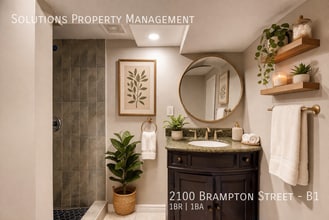 2100 Brampton St in Hamilton, ON - Building Photo - Building Photo