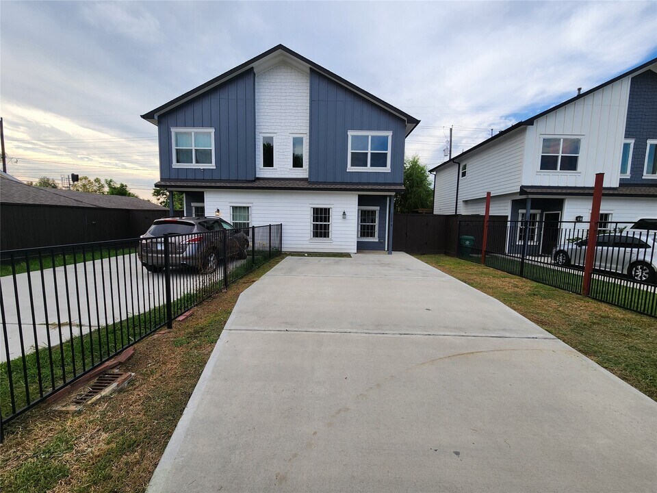2202 Lynnfield St in Houston, TX - Building Photo