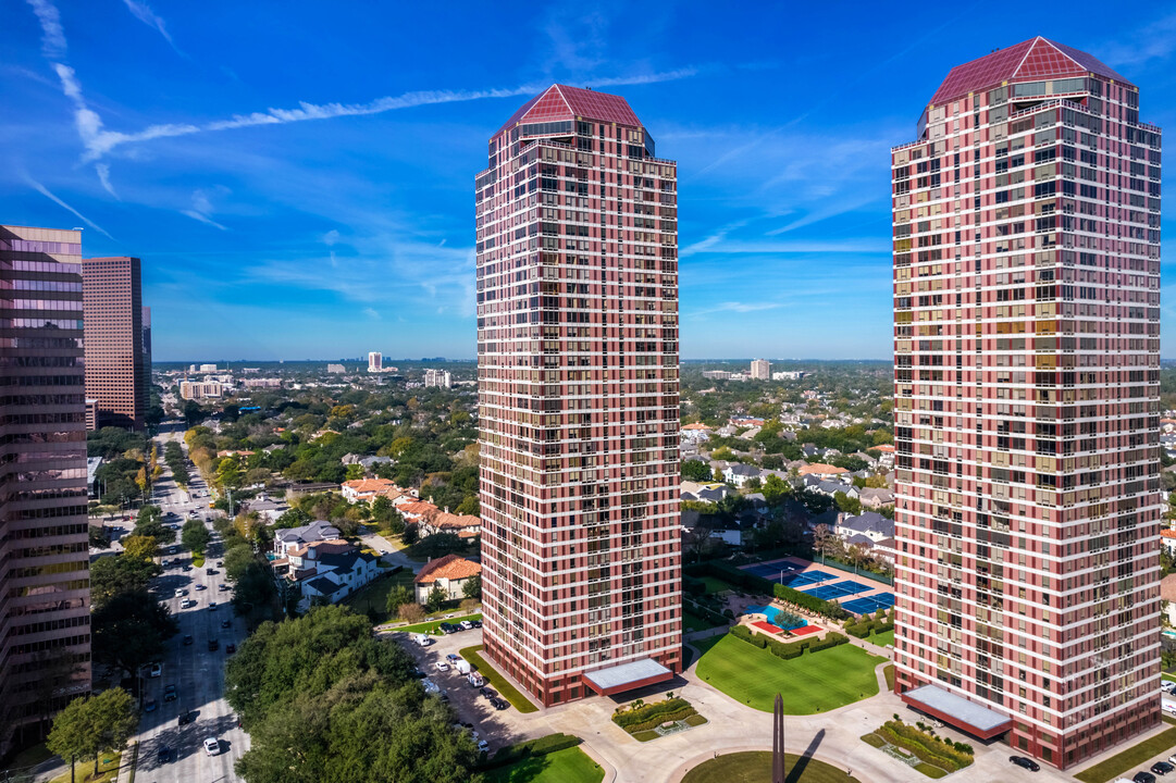 Four Leaf Towers (West Tower) in Houston, TX - Foto de edificio