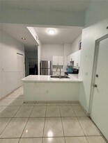 104 SW 9th St in Miami, FL - Building Photo