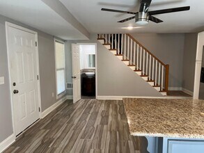 6012 Meadowbrook Dr, Unit Guest Quarter in Norcross, GA - Building Photo - Building Photo