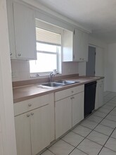 5117 Beacon Hill Dr in New Port Richey, FL - Foto de edificio - Building Photo