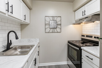 Carson Square Apartments in Hampton, VA - Foto de edificio - Interior Photo