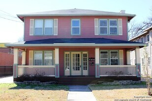 810 E Ashby Pl in San Antonio, TX - Building Photo