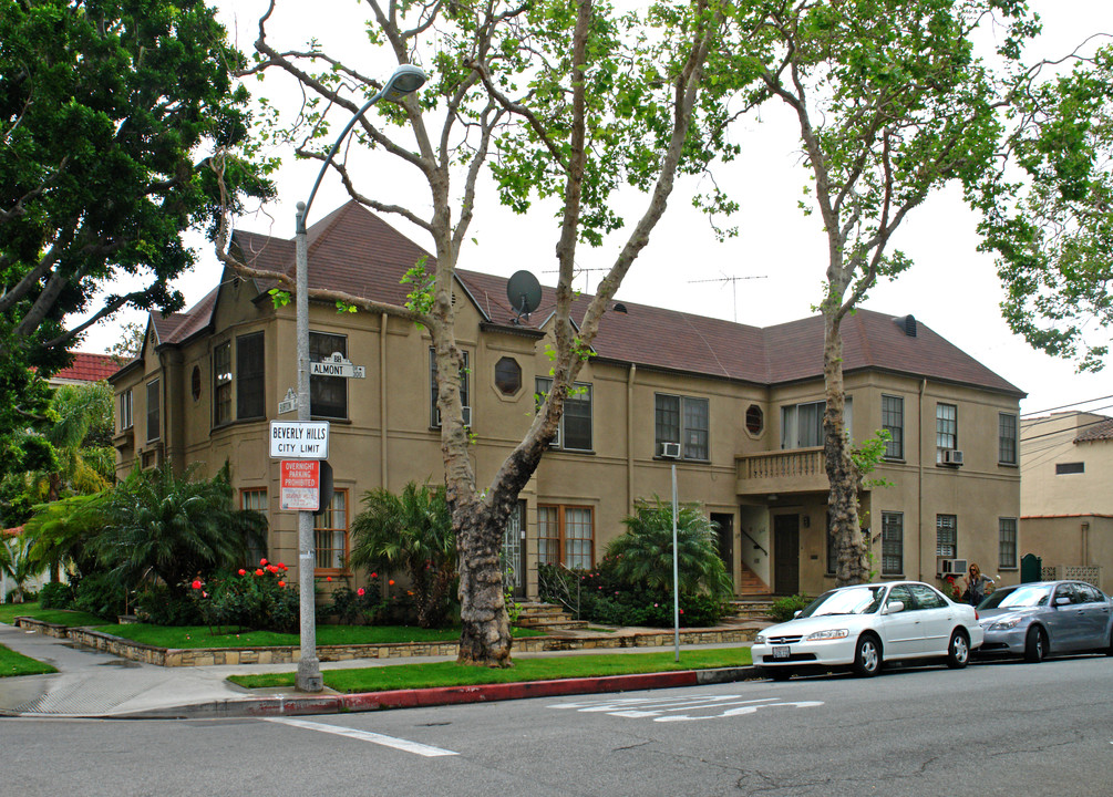 8954 Burton Way in Beverly Hills, CA - Foto de edificio