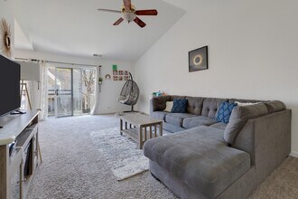 204 Dublin Ln in Schaumburg, IL - Building Photo - Building Photo