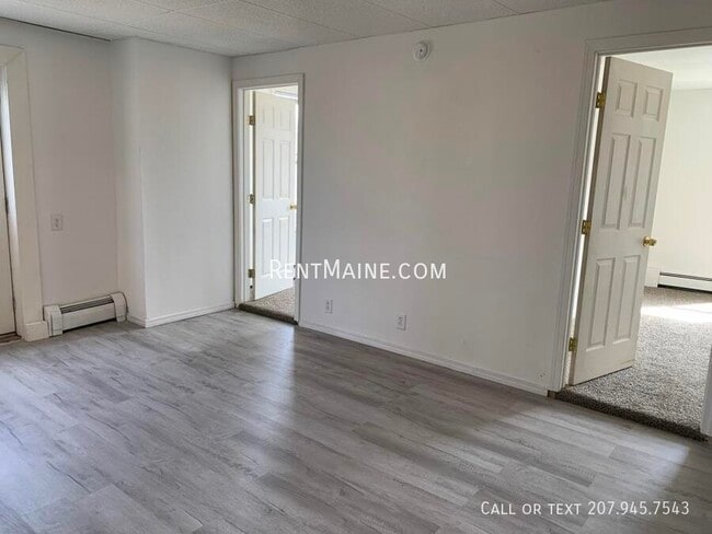 8 Commercial St