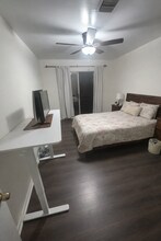 160 W 49th St in Long Beach, CA - Building Photo - Building Photo