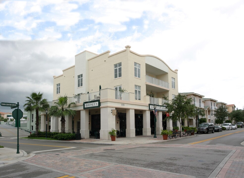 1203 Town Center Dr in Jupiter, FL - Building Photo