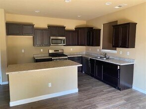 4393 Paulson Ln in Redding, CA - Building Photo - Building Photo