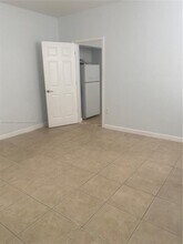 1561 SE 17th Ave in Homestead, FL - Foto de edificio - Building Photo